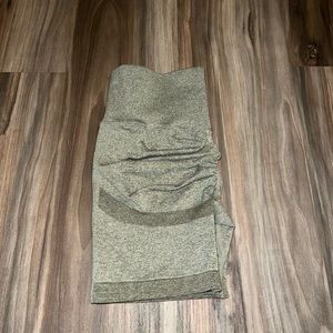 Workout shorts-Size small Green color
Gently worn
No rips or pils
Booty contour